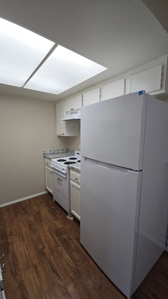 Building Photo - 2050 S Euclid Ave