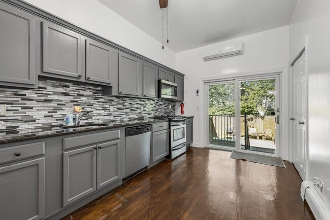 Primary Photo - 247 OGDEN Ave