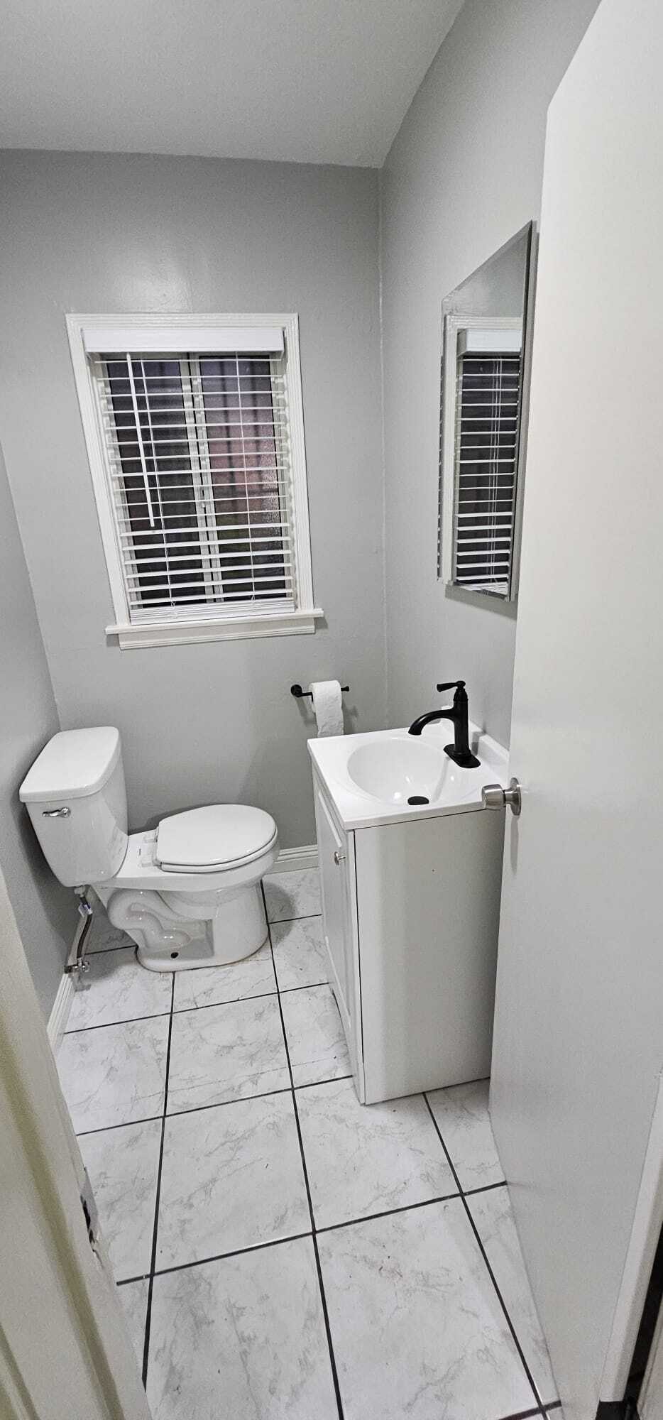 Building Photo - 5723 Loveland St