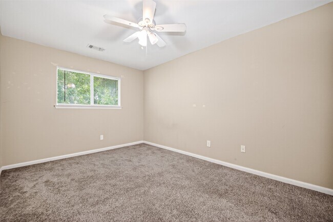 Building Photo - 15515 Waldron Cir