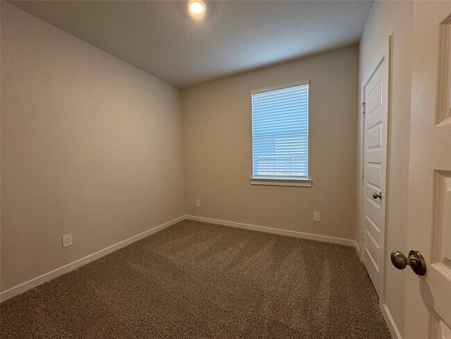 Building Photo - 15518 Olive Ter Trl