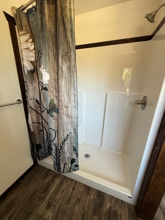 Building Photo - Country Living in this new remodel house