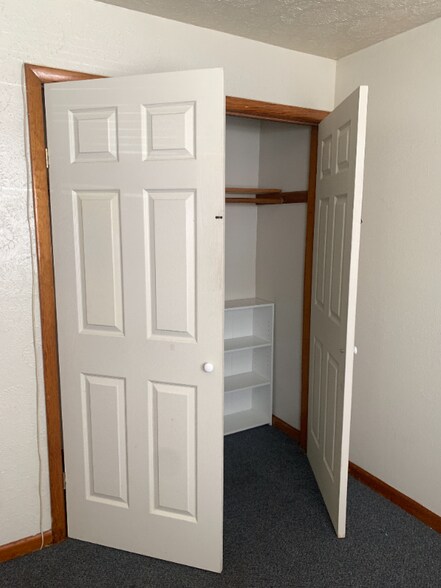 Building Photo - 102 Oakwood St