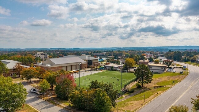 Building Photo - 102 Windwood Ln