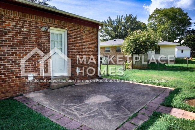 Building Photo - 4002 Summerhill Dr NW