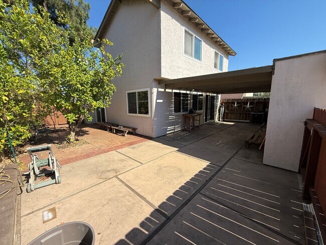 Building Photo - Gorgeous and Upgraded 4 Bed, 2.5 Bath Two-...