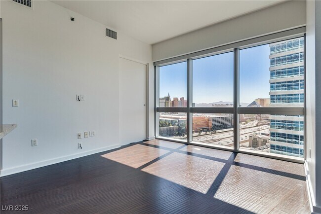 Building Photo - 4471 Dean Martin Dr