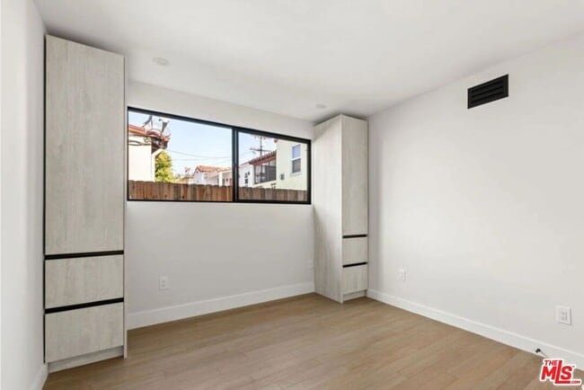 Building Photo - 1450 S Crescent Heights Blvd