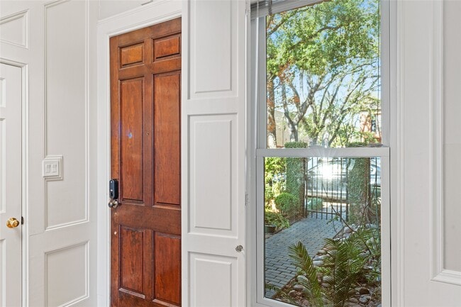 Building Photo - 6732 Vanderbilt St