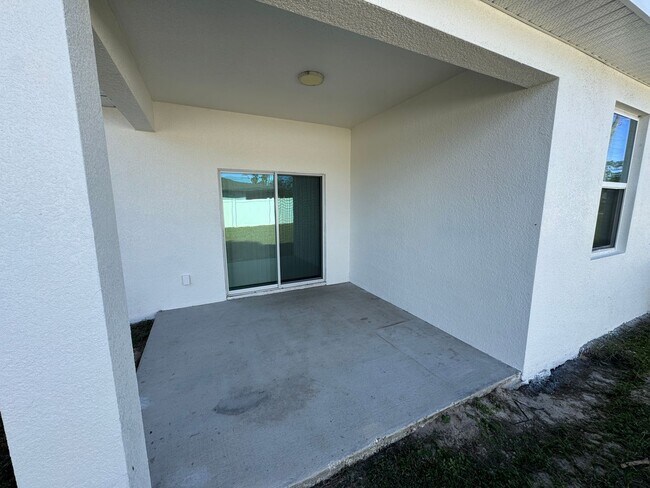 Building Photo - $500 OFF OF A MONTH OF RENT! Beautiful 4BD/2BA Home in Poinciana – No HOA Approval Needed! Pets W...