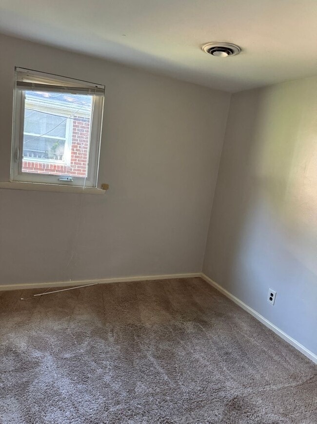 Building Photo - Cozy Two Bedroom Single Family Home