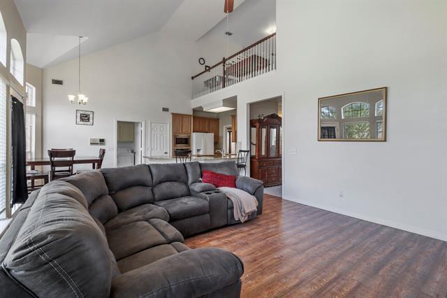 Building Photo - 2209 Micarta Dr