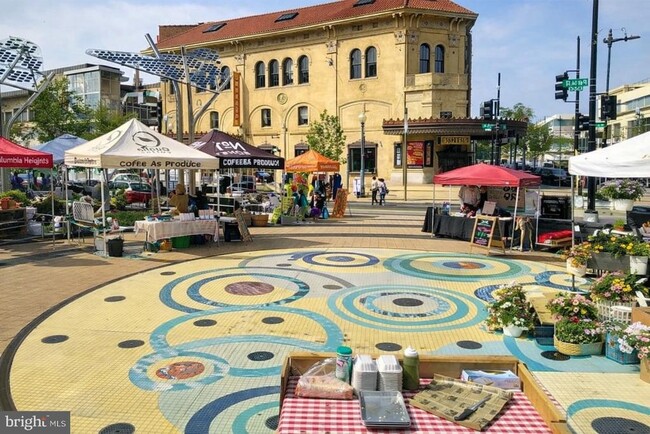 Building Photo - 1337 Harvard St NW