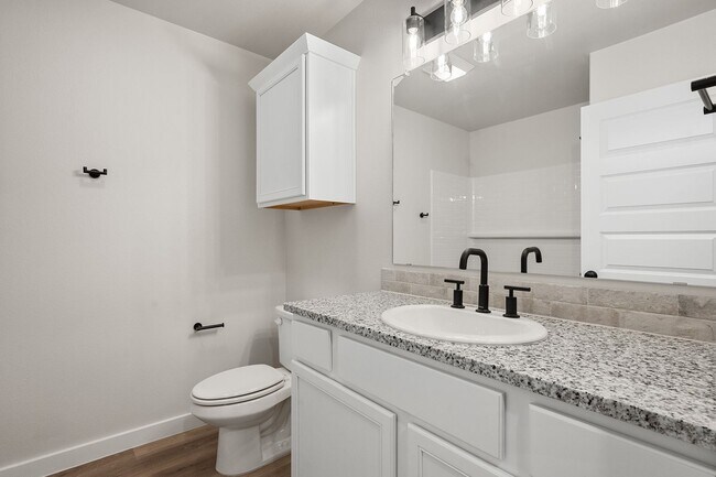 Building Photo - Pre leasing for July: 4-Bedrooms, 2-Bathroom