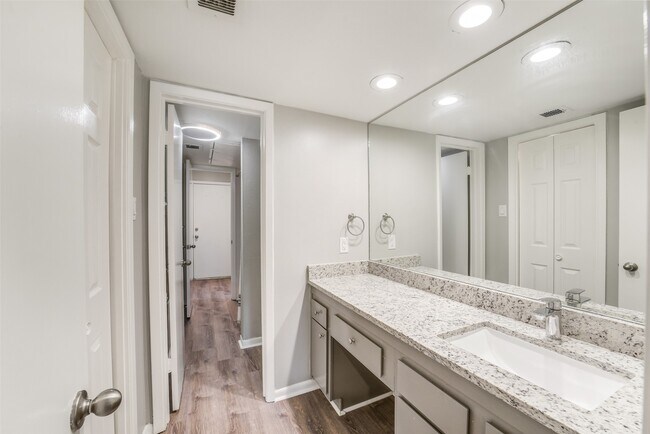 Building Photo - 767 Bering Dr