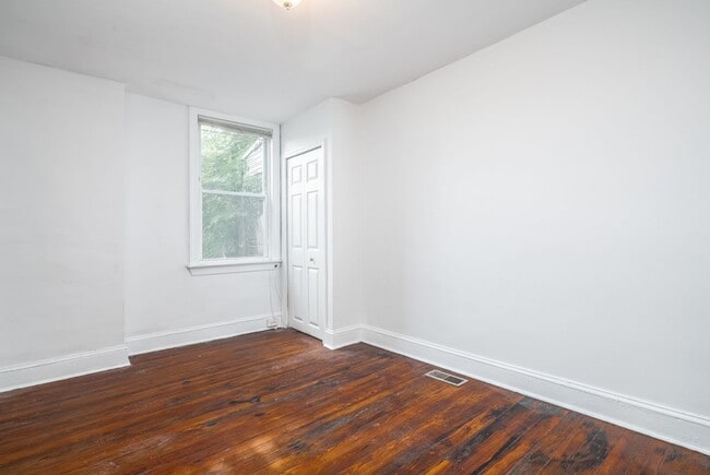Building Photo - Two Bed Point Breeze Townhouse