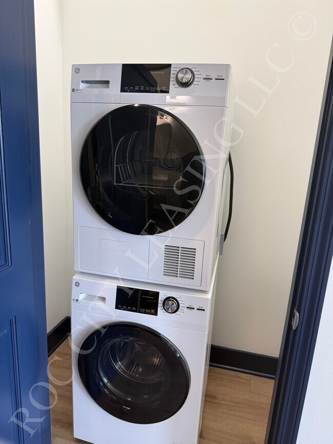 Building Photo - 151 St Paul St