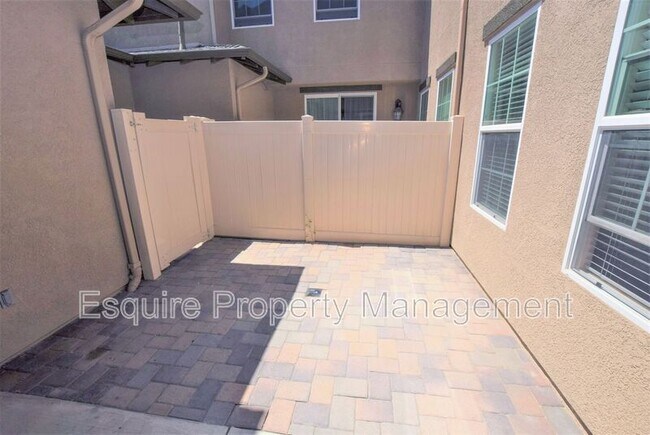 Building Photo - 363 Feather River Pl