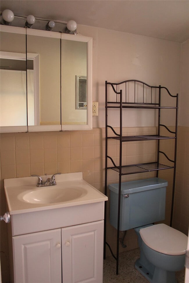 Building Photo - 1520 SW 5th St