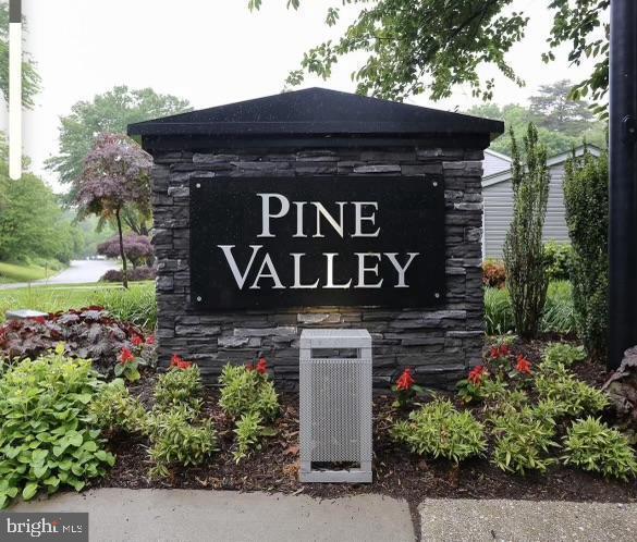 Building Photo - 731 Pine Valley Dr