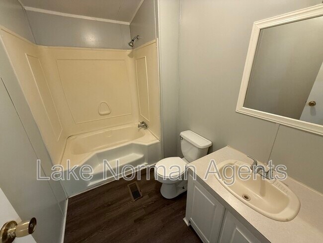 Building Photo - 1121 McRee Heights Cir
