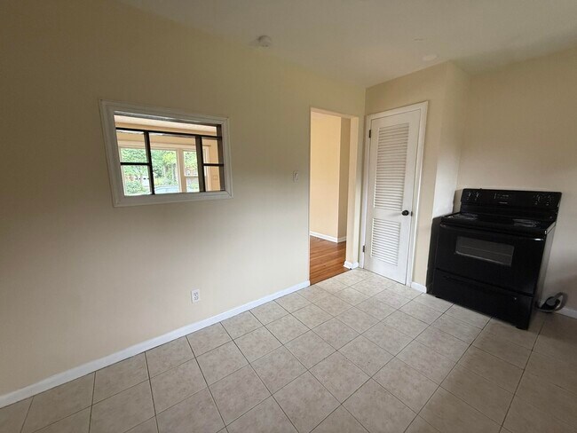 Building Photo - 2067 Tamarack Dr