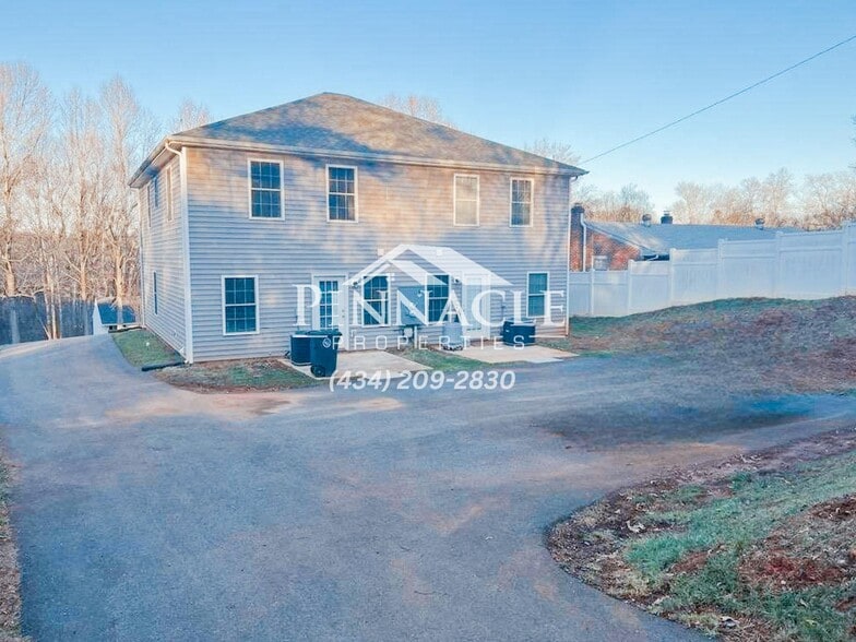 Building Photo - 2313 Acorn St