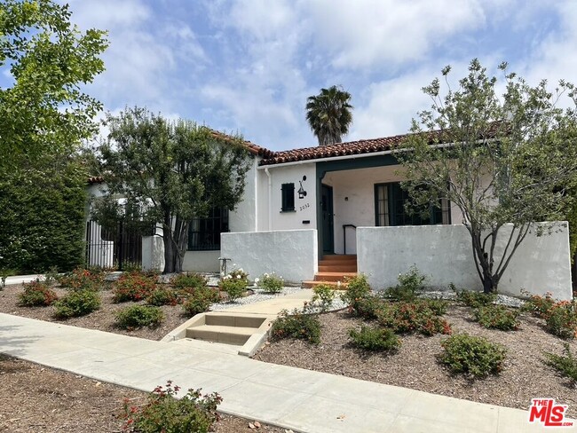 Primary Photo - 2032 Holmby Ave