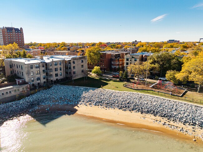 Building Photo - 1318 W Birchwood Ave