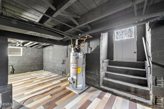 Building Photo - 96 Maple Ave