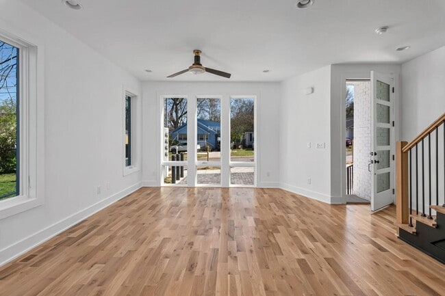 Building Photo - Stunning 4 Bedroom Home w/ Rooftop Deck Close to Downtown Nashville