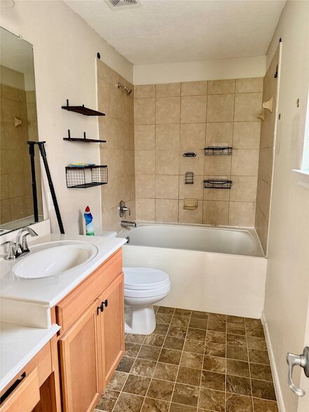 Building Photo - 16010 Limestone Lake Dr