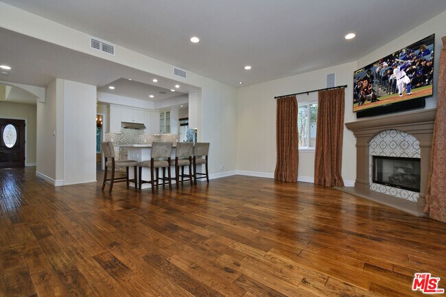 Building Photo - 12207 Cantura St