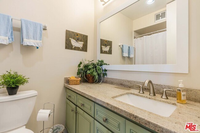 Building Photo - 6249 Green Valley Cir