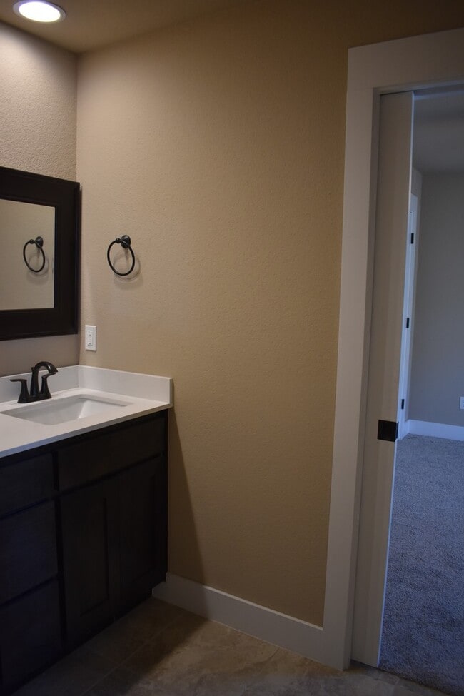 Building Photo - Upscale 4 Bedroom 3.5 Bathroom In The Heart of Fayetteville!!