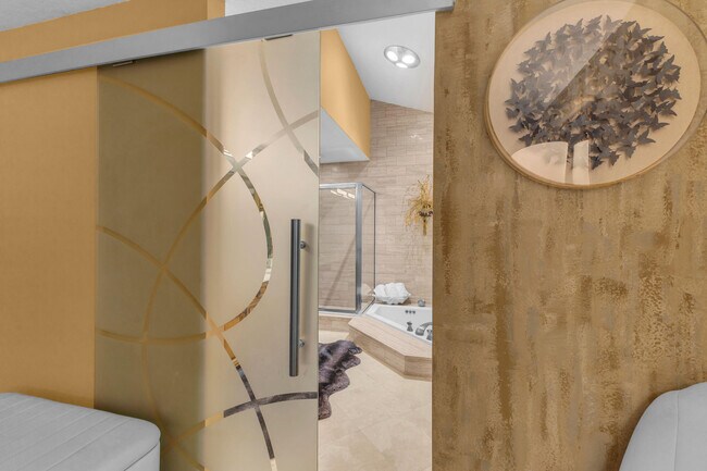 Building Photo - 216 W Kavenish Dr