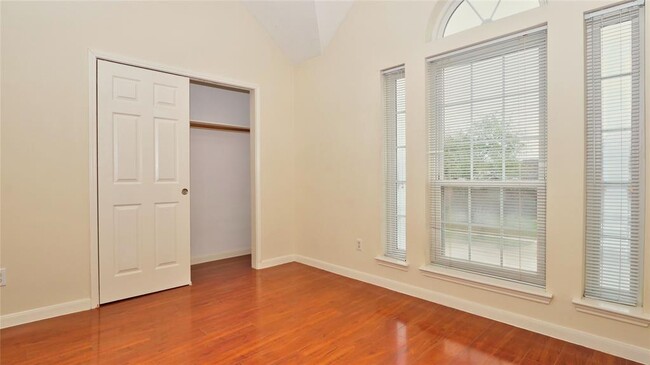 Building Photo - 4214 Oakland Falls Dr