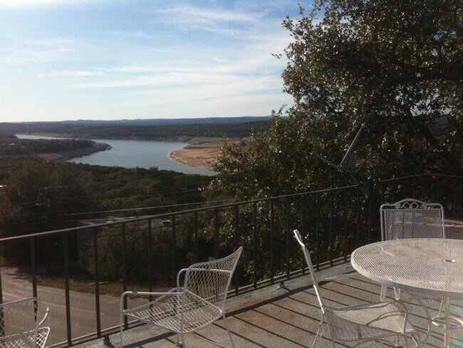 Building Photo - 5916 Lago Vista Way