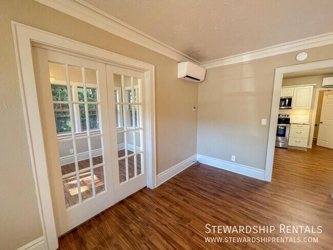 Building Photo - 2334 Augusta St