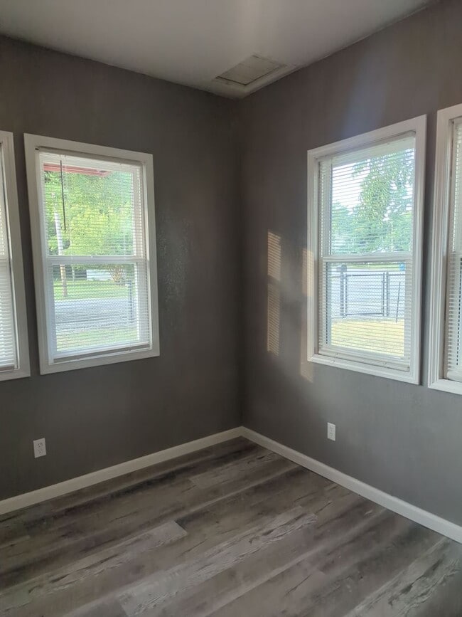 Building Photo - Lamar, MO - 2 Bedroom Rental Coming Soon!