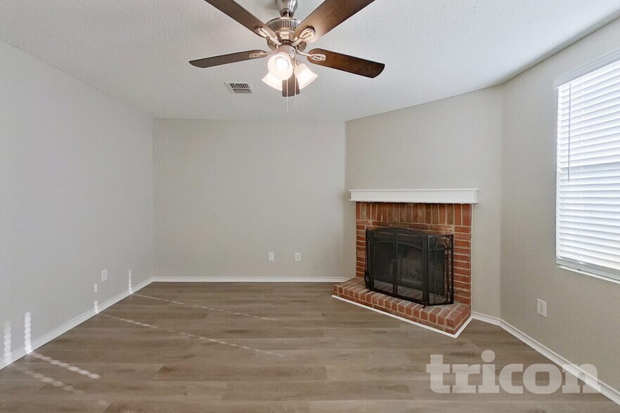 Building Photo - 16616 Jasmine Springs Dr