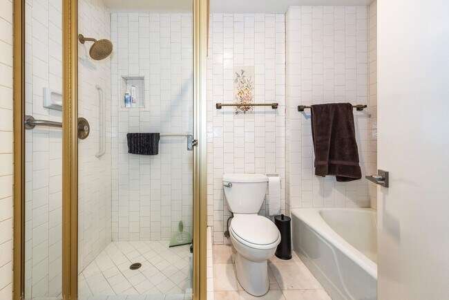 Building Photo - Unfurnished Spacious Montecito Shores 1700...