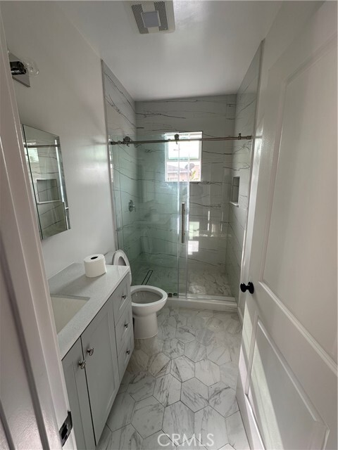 Building Photo - 796 Cherry Ave