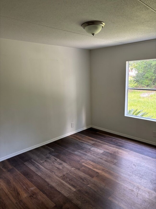Building Photo - Newly remodeled 3 bed 2 bath with patio