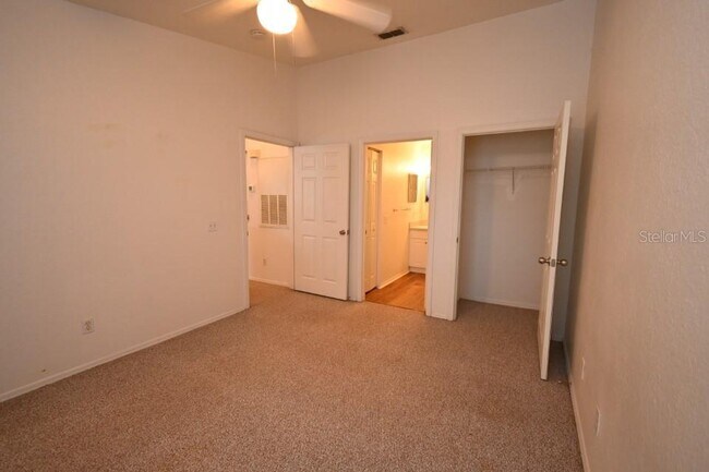 Building Photo - 36047 Deer Creek Dr