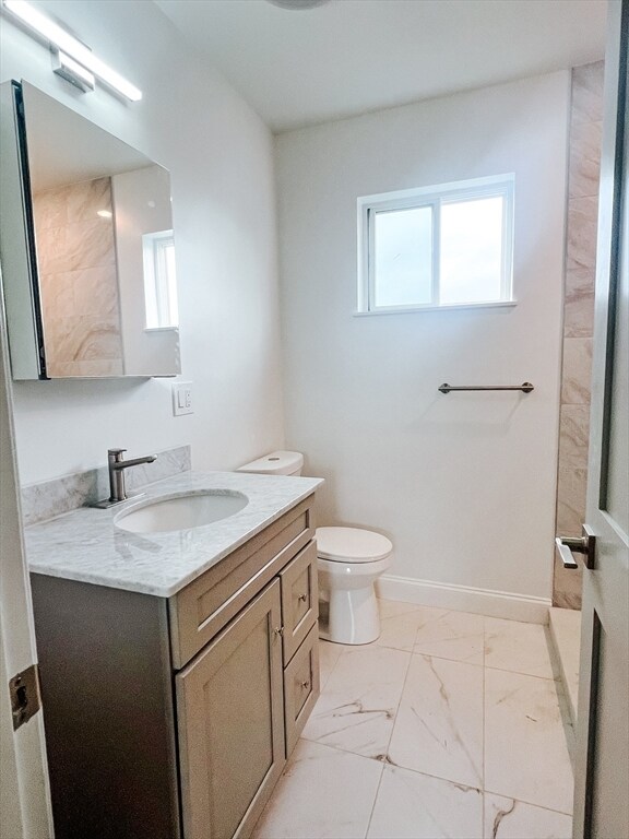 Building Photo - 595 Main St