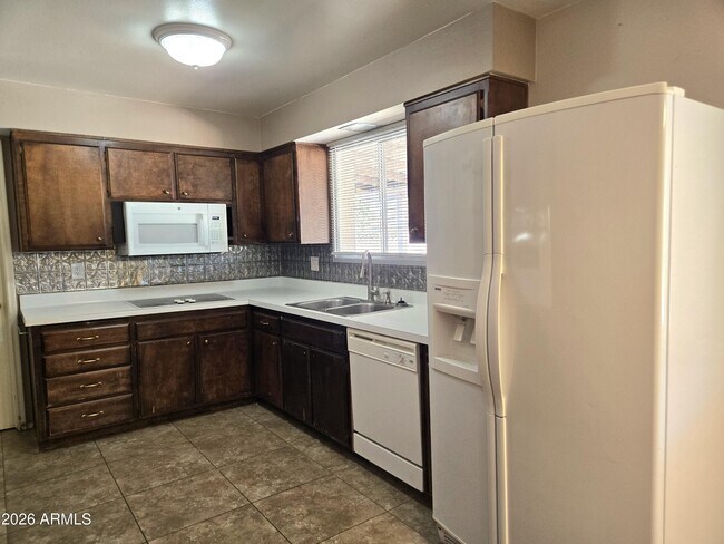 Building Photo - 4330 W Royal Palm Rd