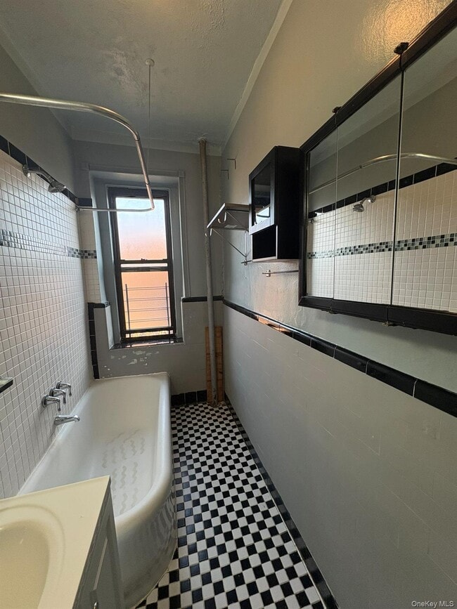 Building Photo - 37-20 83rd St