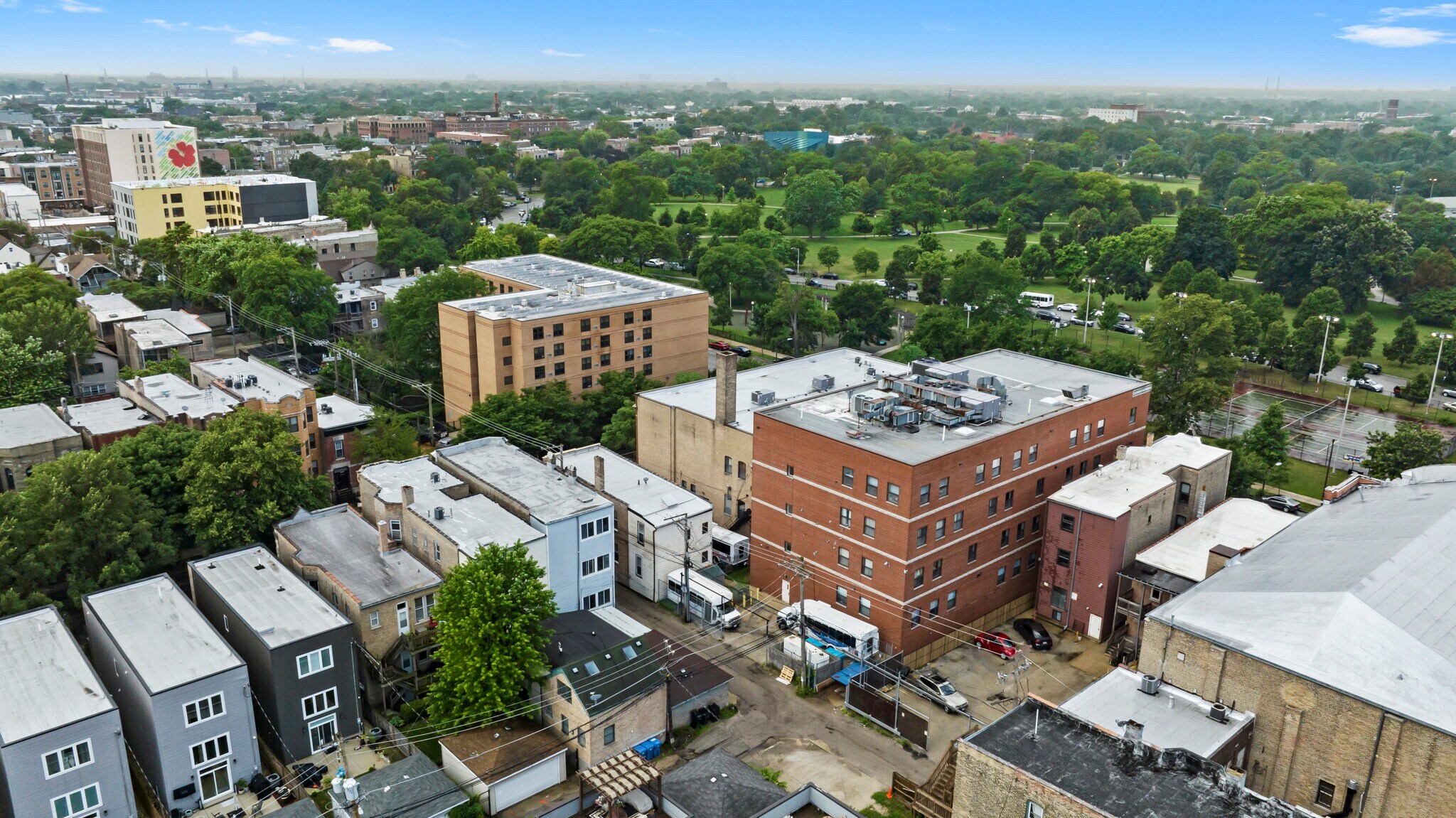 Building Photo - 2736 W Evergreen Ave