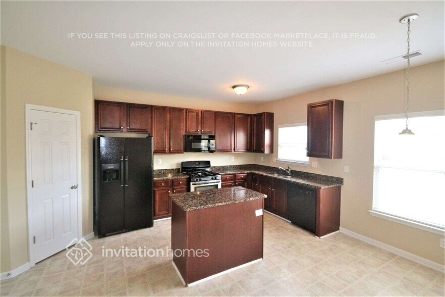 Building Photo - 4968 Locherby Dr